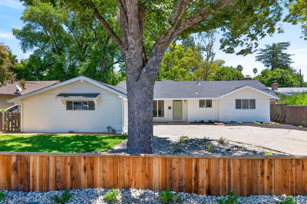 788 Elmwood Drive