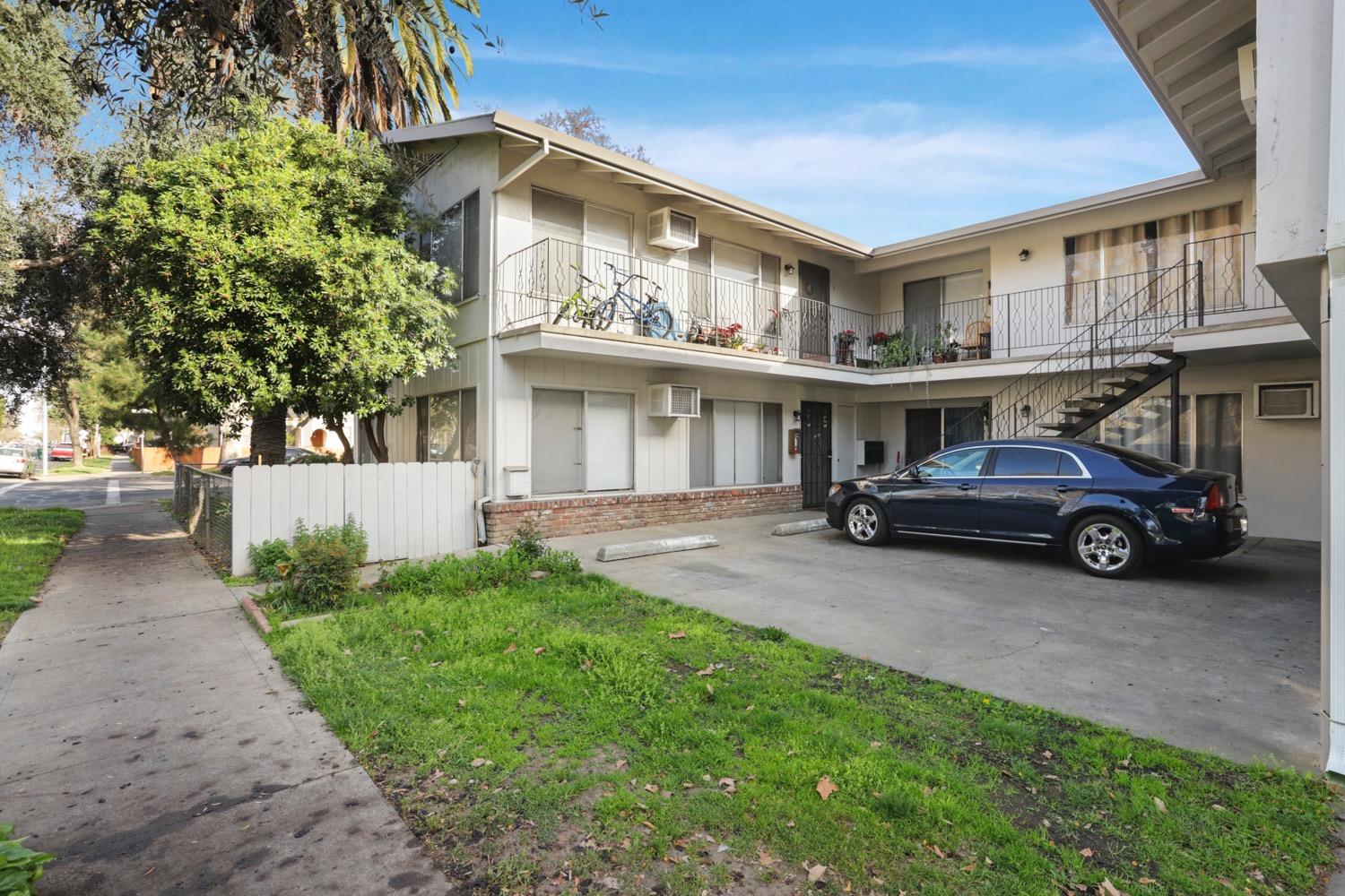220 E Elm Street