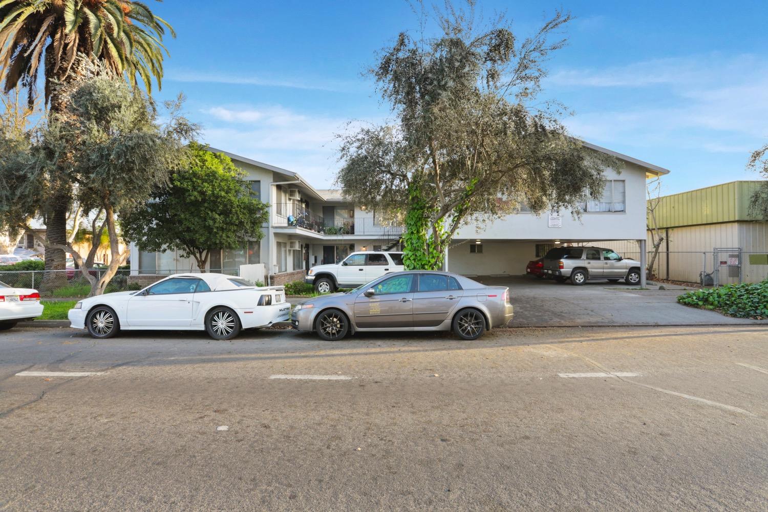 220 E Elm Street