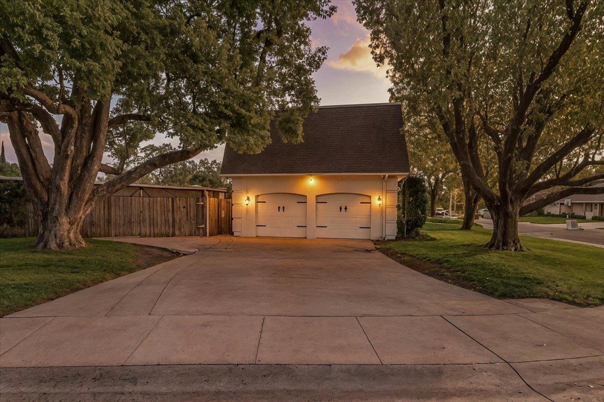 2727 Lacy Lane