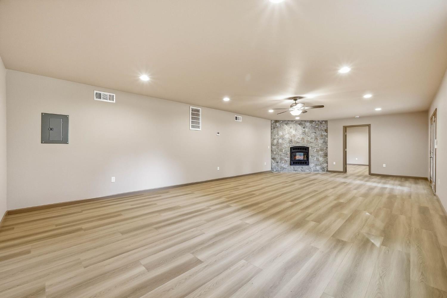 3245 Ray Circle