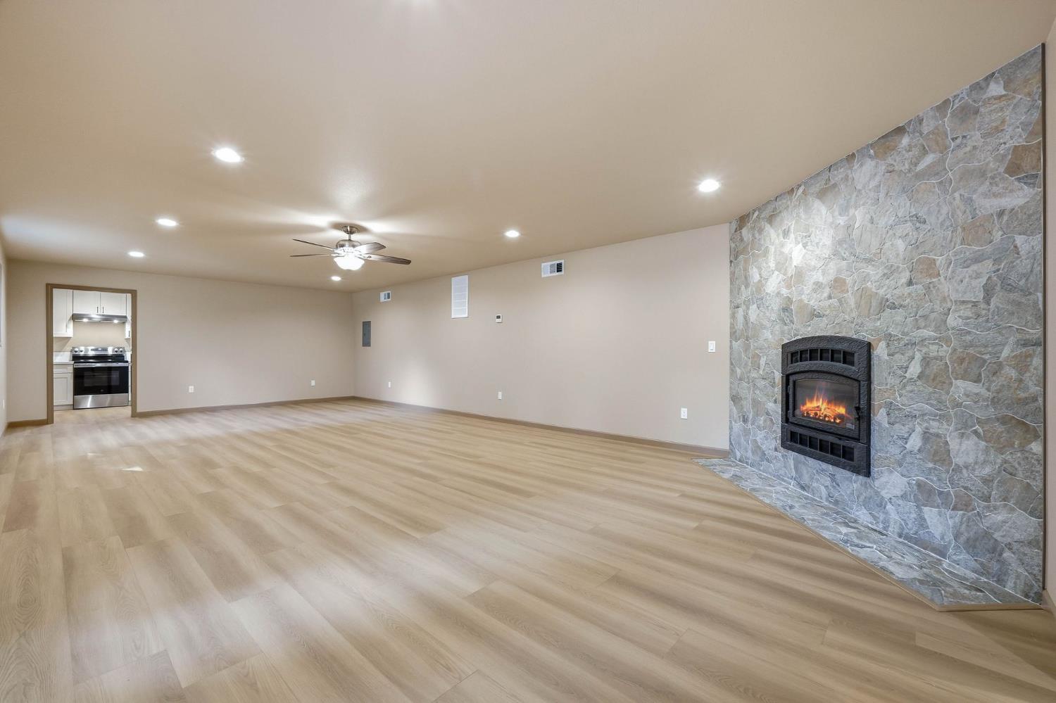 3245 Ray Circle