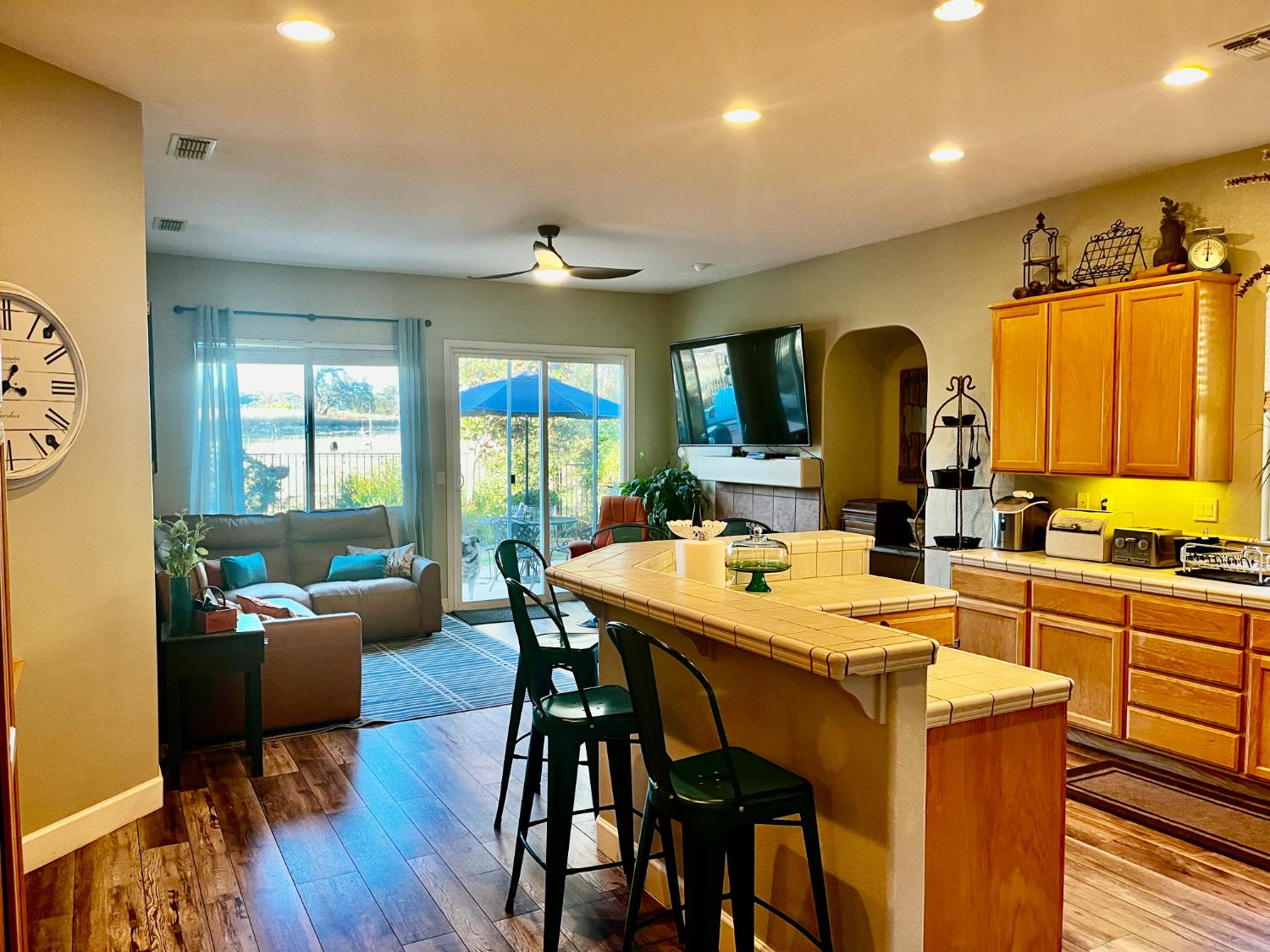 4346 Lakebreeze Drive