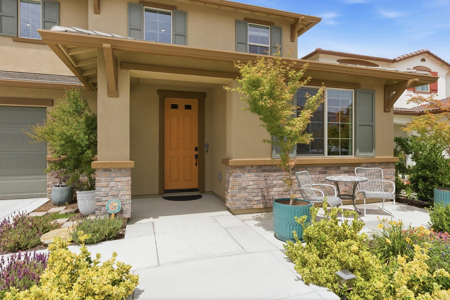 1049 Blue Range Way