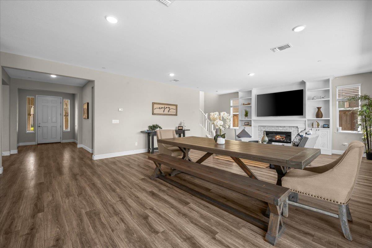 8683 Esperia Way