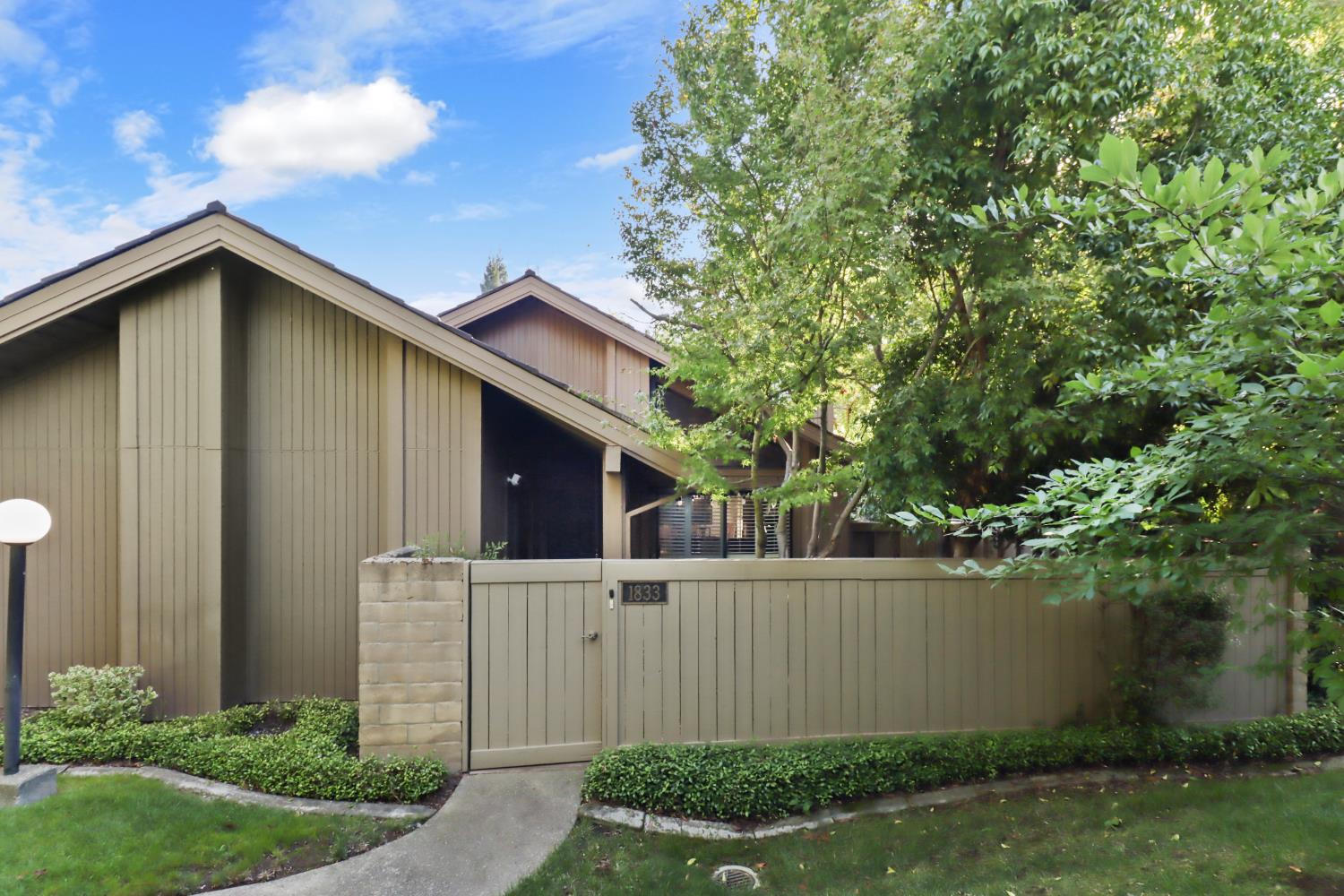 1833 Discovery Village Lane