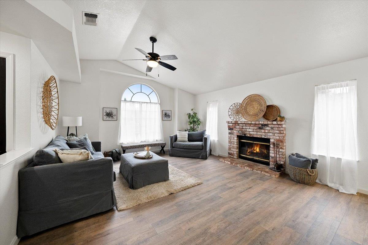 15 Sierra Mesa Court