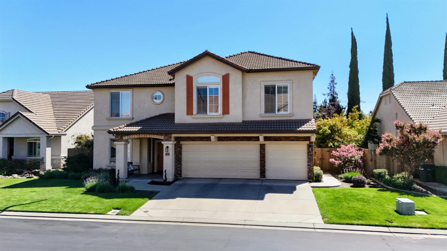 1816 Ville Franche Way