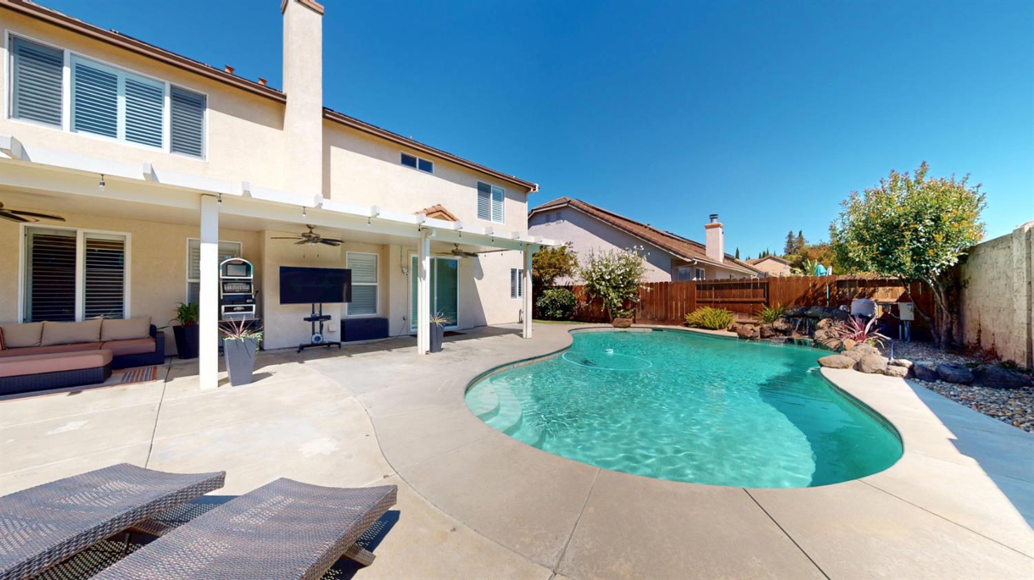 1816 Ville Franche Way