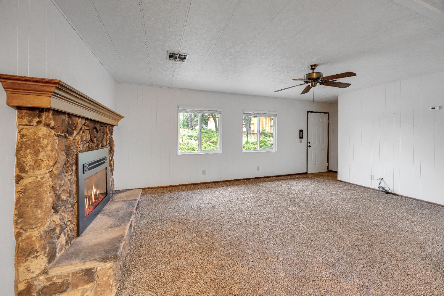 21759 El Lobo Center