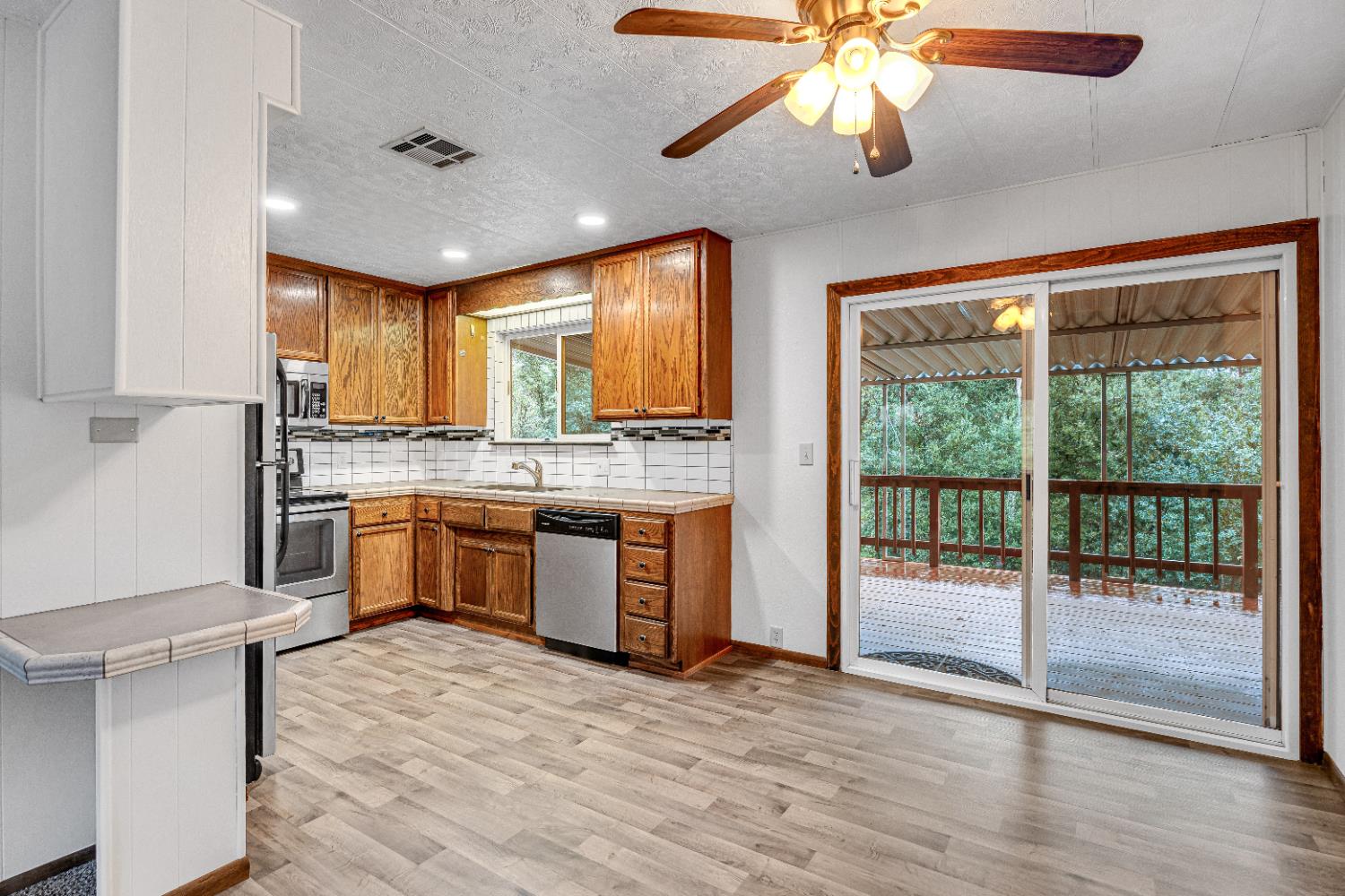 21759 El Lobo Center