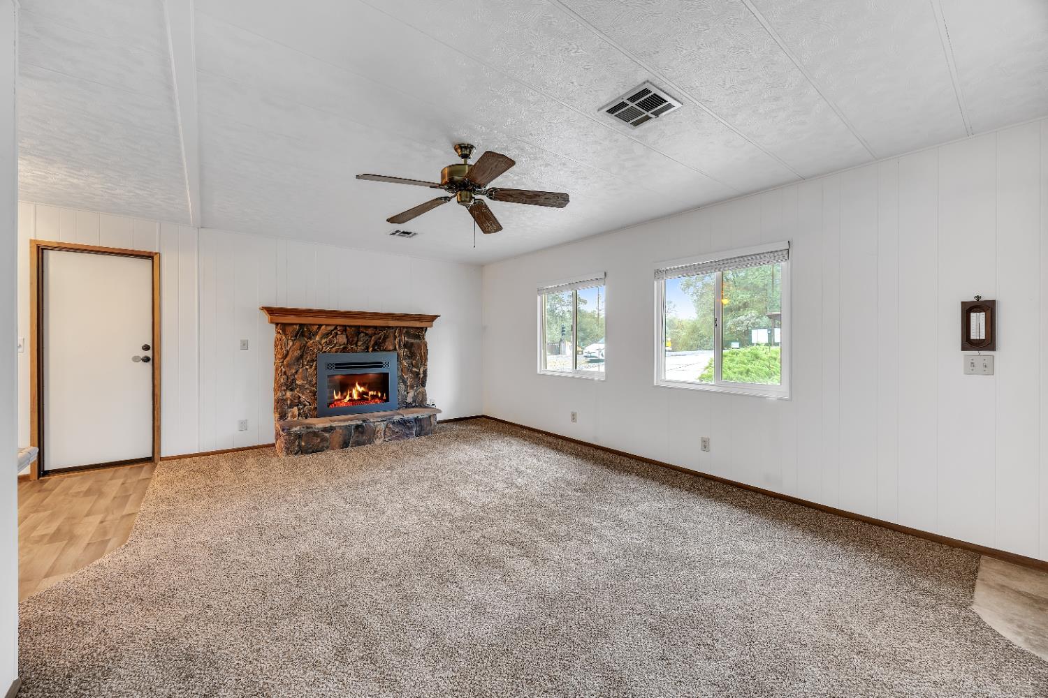 21759 El Lobo Center