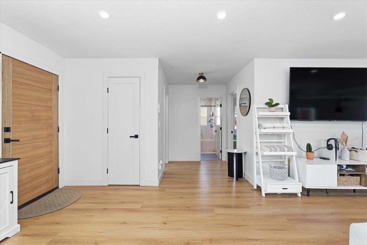 1923 JULIESSE Avenue