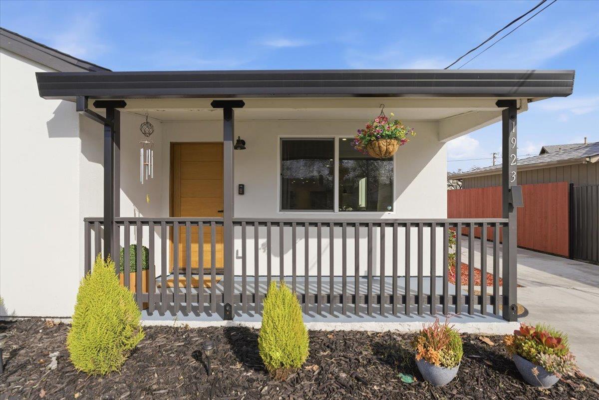 1923 JULIESSE Avenue