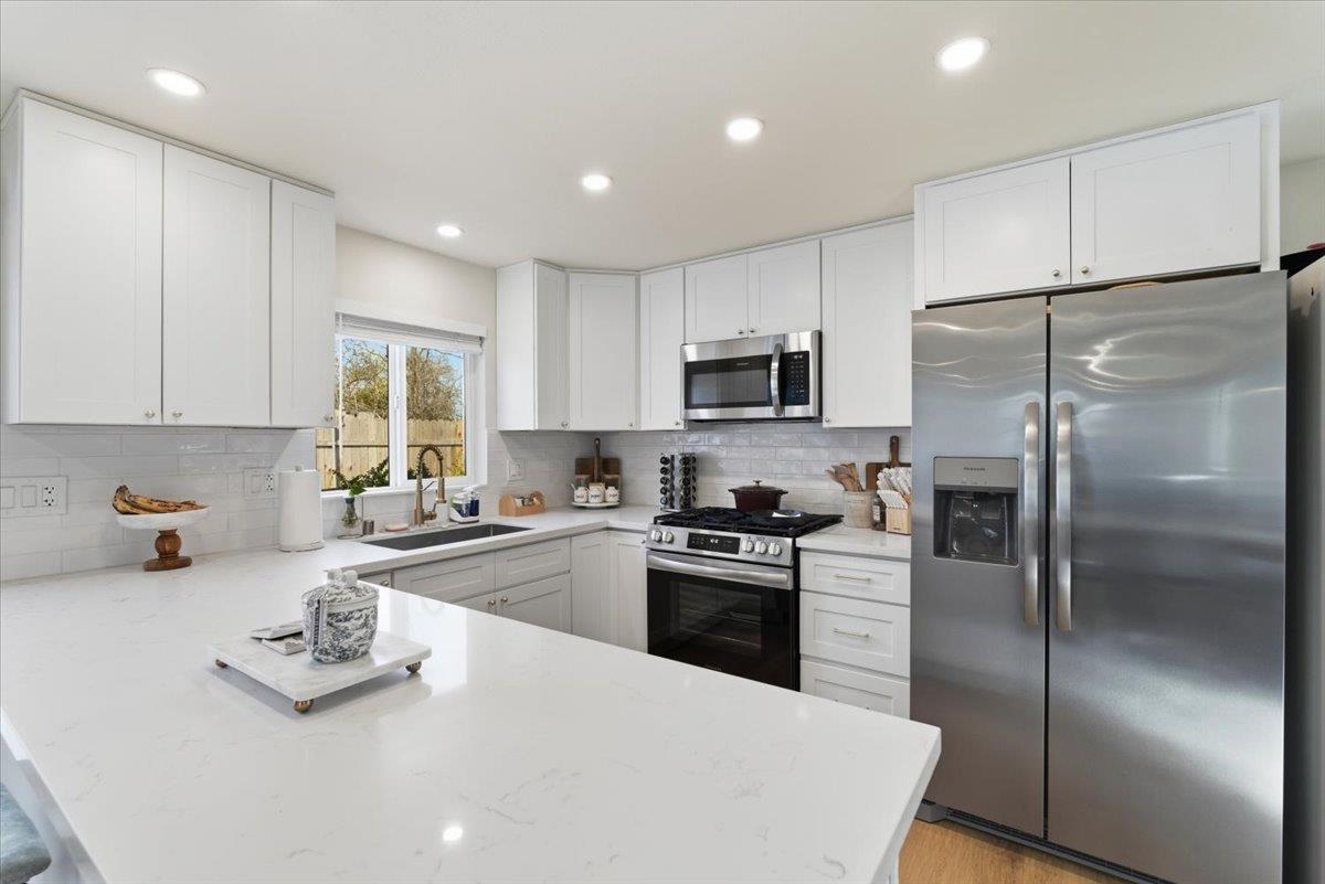 1923 JULIESSE Avenue