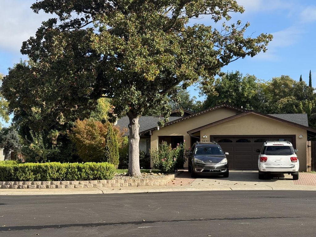 Photo of 2831 Bradshaw Road, Sacramento, CA 95827 (MLS # 225135637)