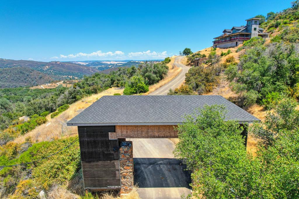 794 Kanaka Valley Road
