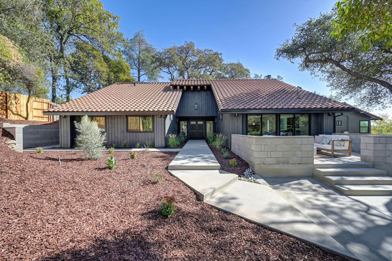 8046 California Ave