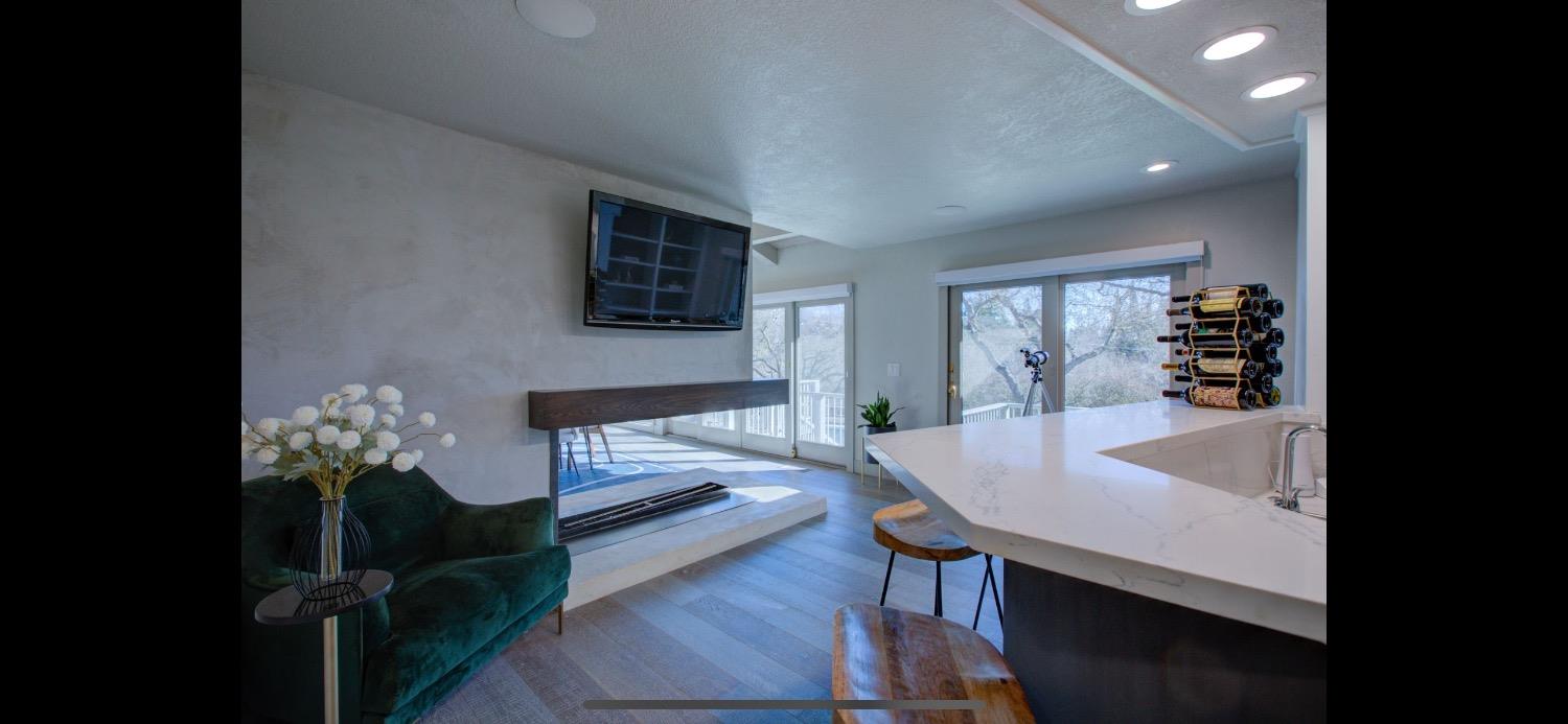 11318 Valley Oak Drive