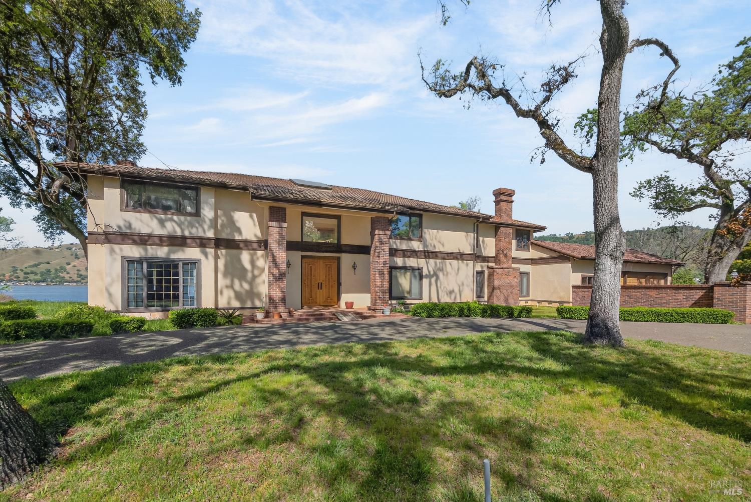 8266 Peninsula Drive