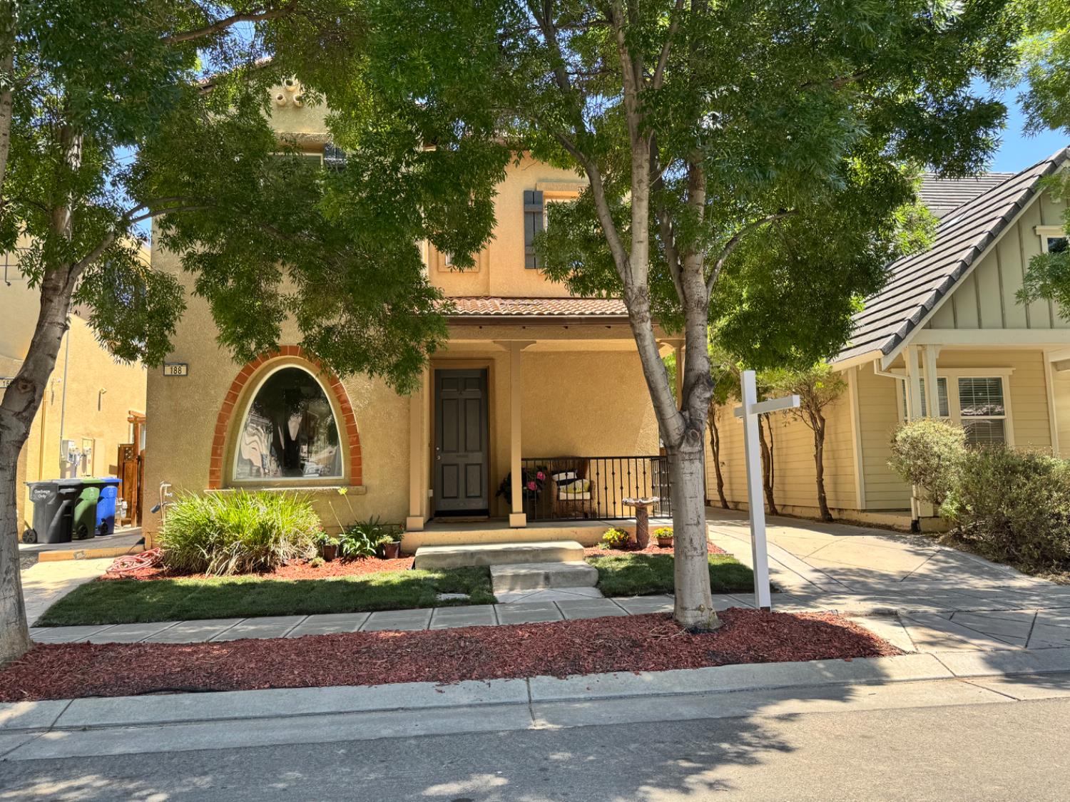 188 S Pacifico Street