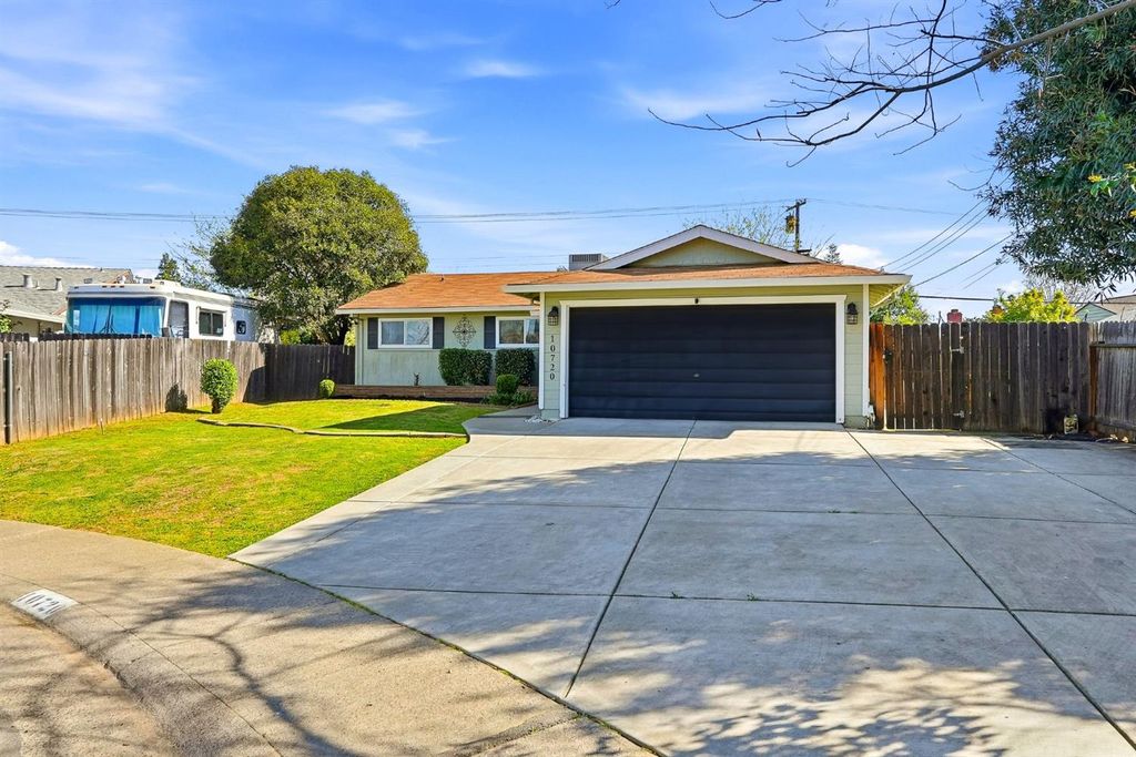 Photo of 10720 Zueger Court, Rancho Cordova, CA 95670 (MLS # 226032107)