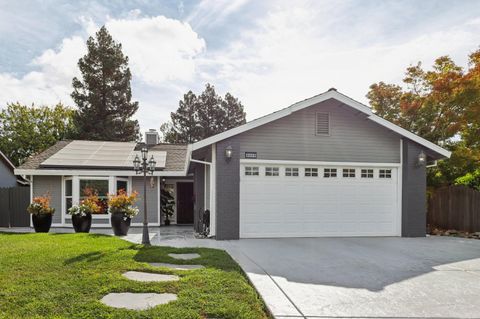6008 Laguna Villa Way Elk Grove CA 95758