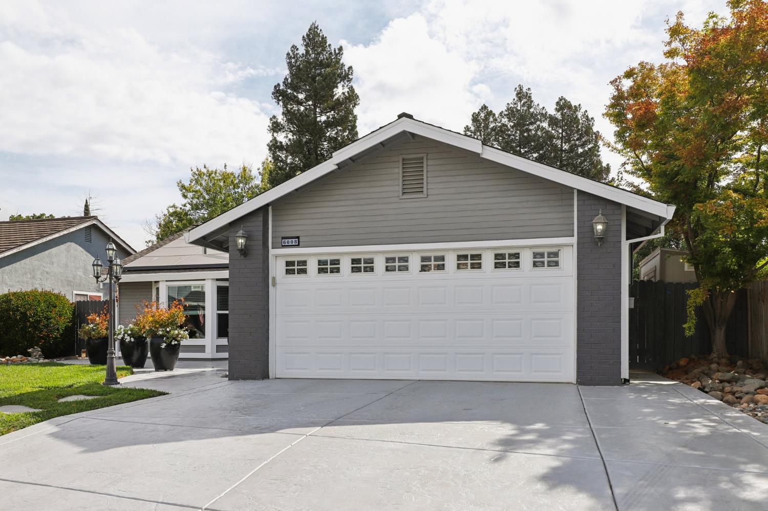 6008 Laguna Villa Way