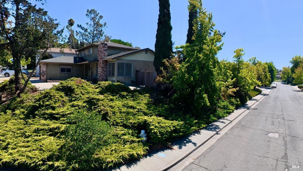 Photo of 11 Dover Court, Vallejo, CA 94591 (MLS # 326021605)