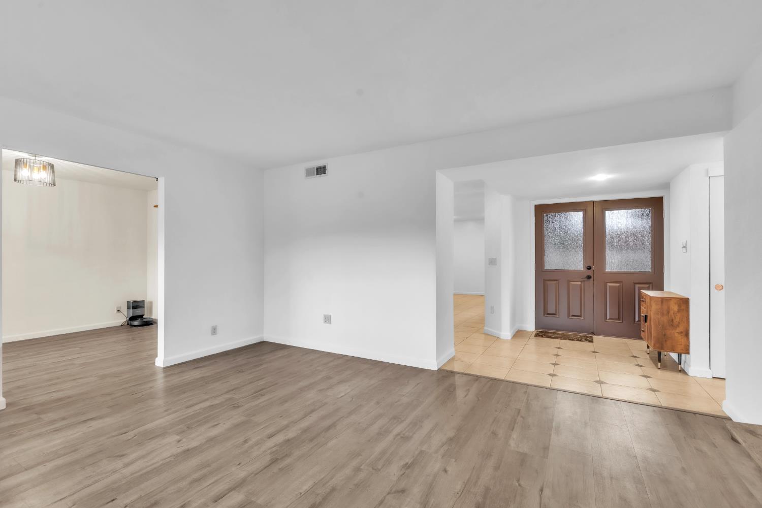 9104 Feather River Way