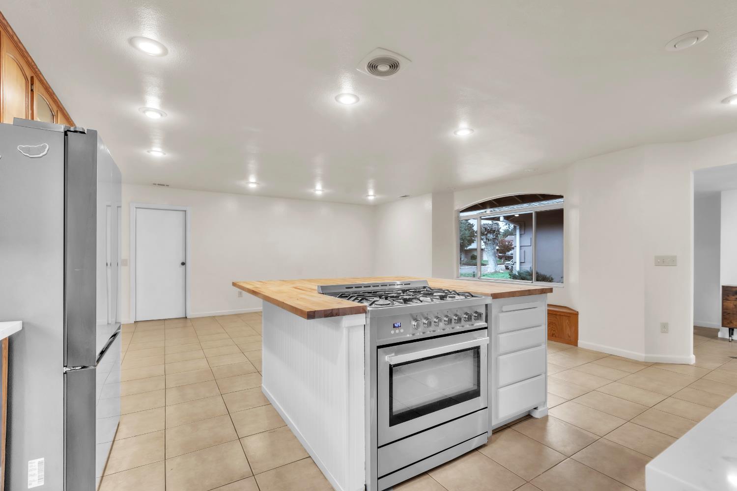 9104 Feather River Way