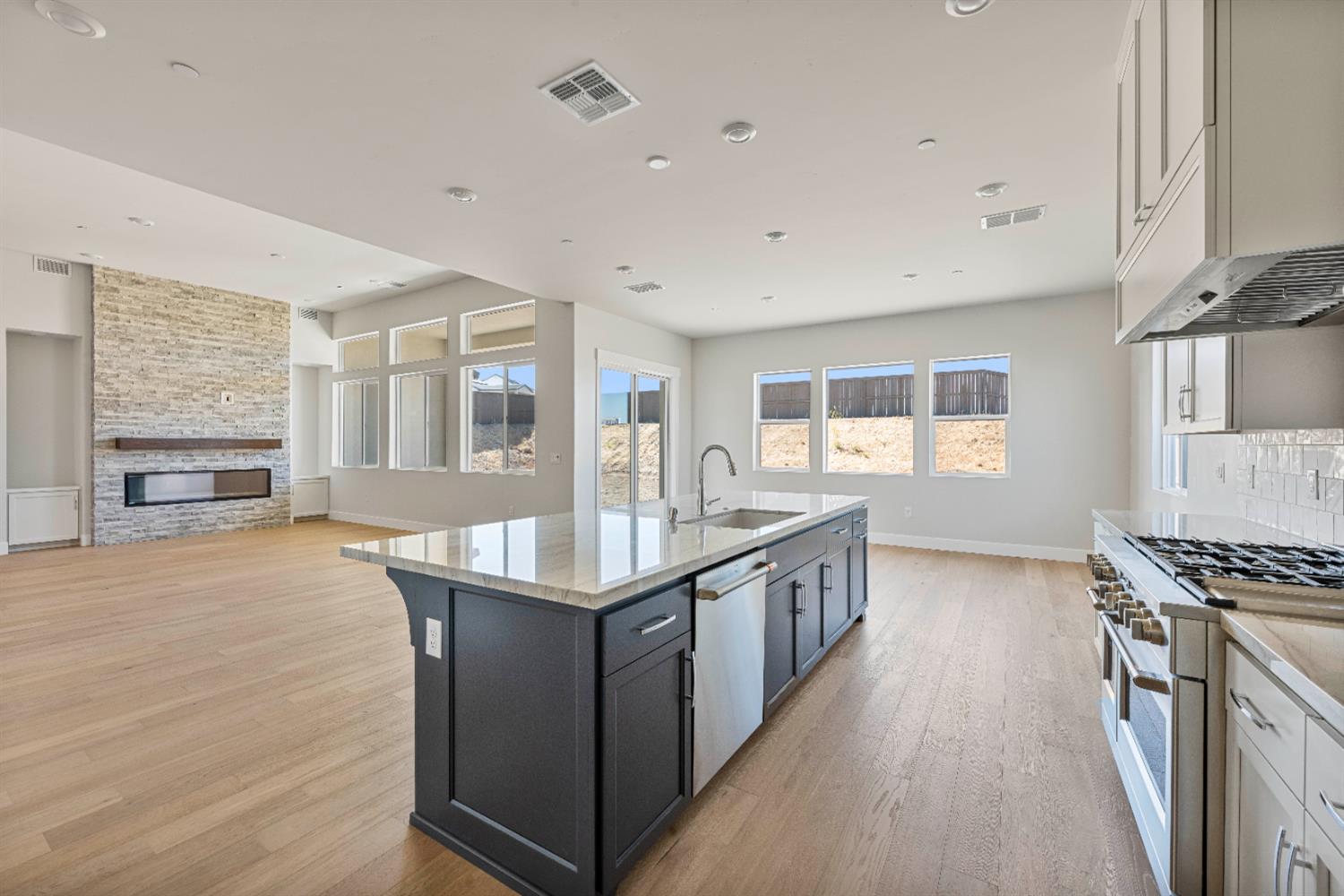 3026 Blackpoint Court