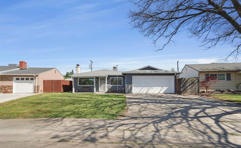 Photo of 2513 36th Avenue, Sacramento, CA 95822 (MLS # 226034021)