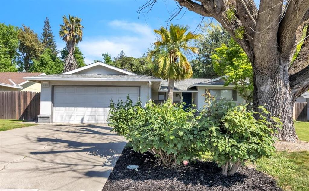 Photo of 6829 Havenhurst Drive, Sacramento, CA 95831 (MLS # 226033842)