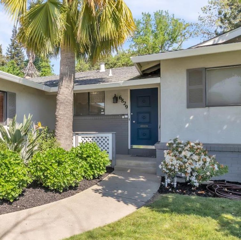 Photo of 6829 Havenhurst Drive, Sacramento, CA 95831 (MLS # 226033842)