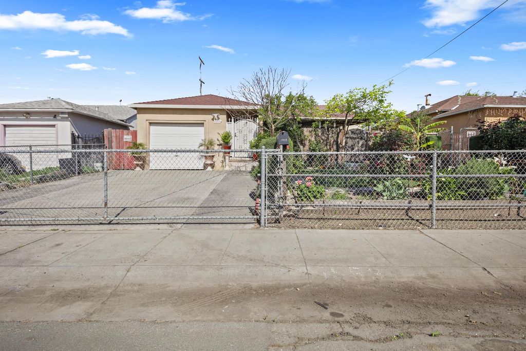 Photo of 1553 E 7th Street, Stockton, CA 95206 (MLS # 226032997)