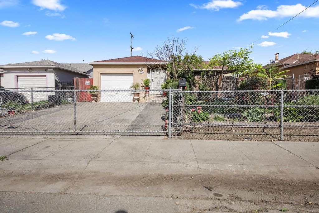 Photo of 1553 E 7th Street, Stockton, CA 95206 (MLS # 226032997)