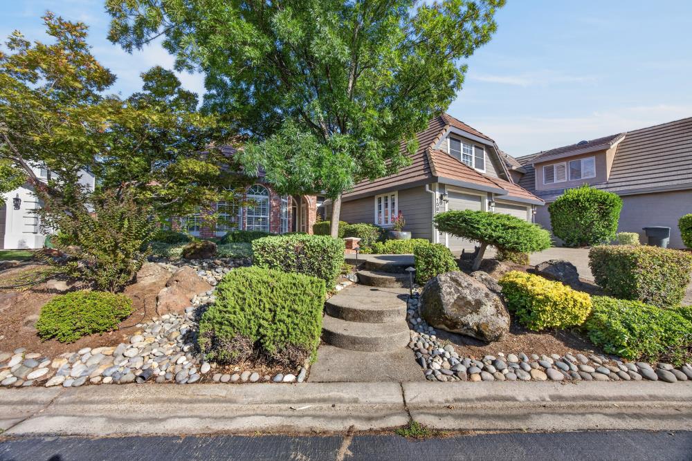 1082 Thornhill Drive