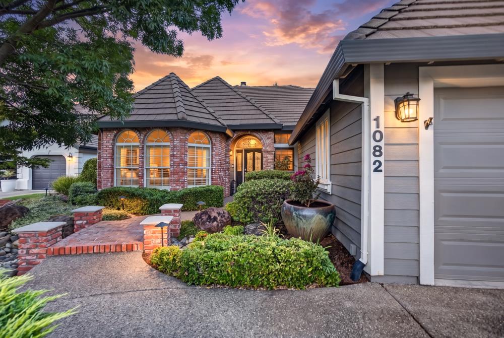 1082 Thornhill Drive
