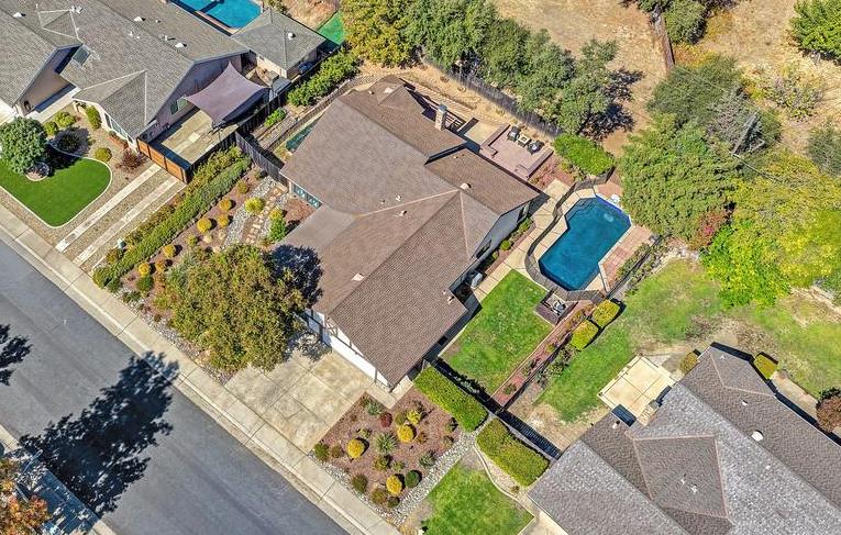1833 Woodacre Way