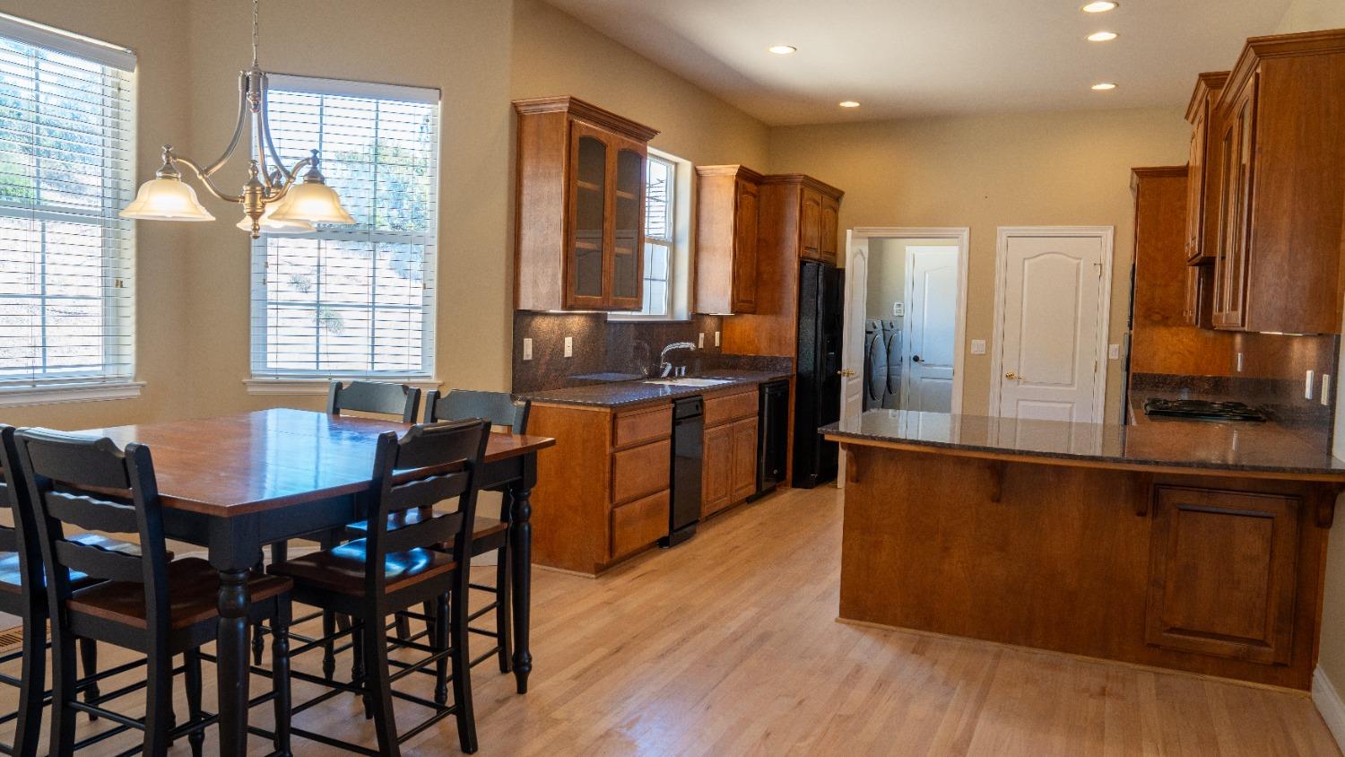 Placerville, California 95667, United States, 3 Bedrooms Bedrooms, ,3 BathroomsBathrooms,Residential,Pending,28598