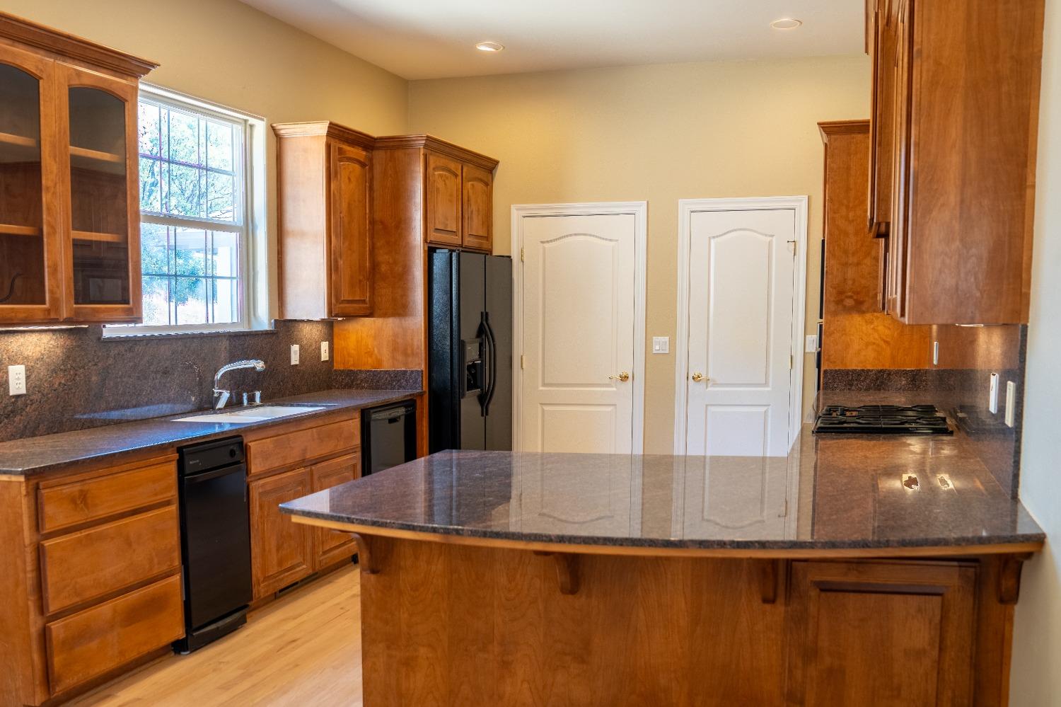 Placerville, California 95667, United States, 3 Bedrooms Bedrooms, ,3 BathroomsBathrooms,Residential,Pending,28598