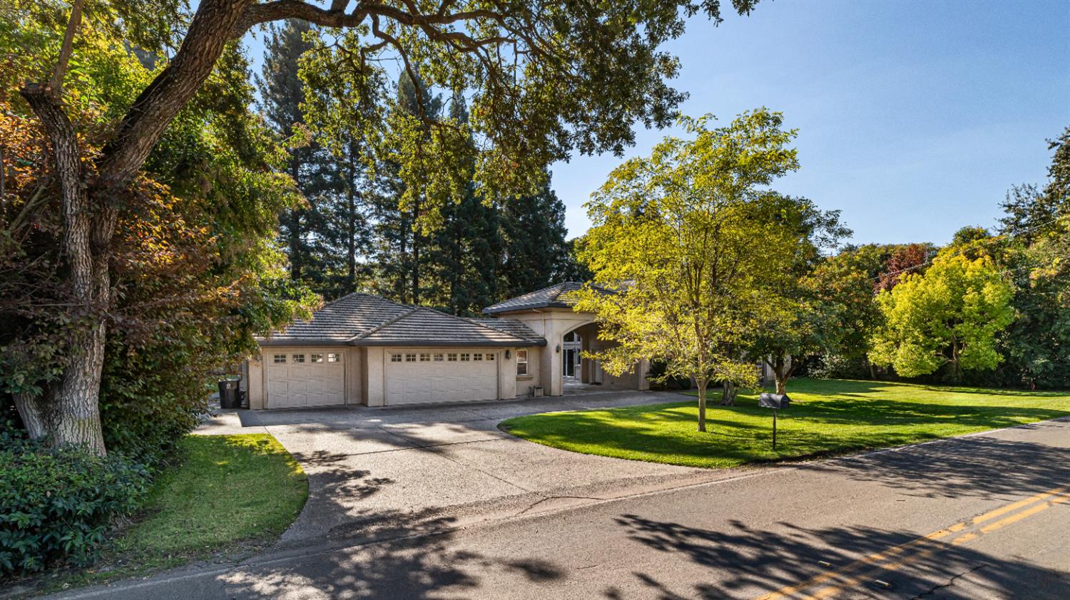 5242 E Hildreth Lane