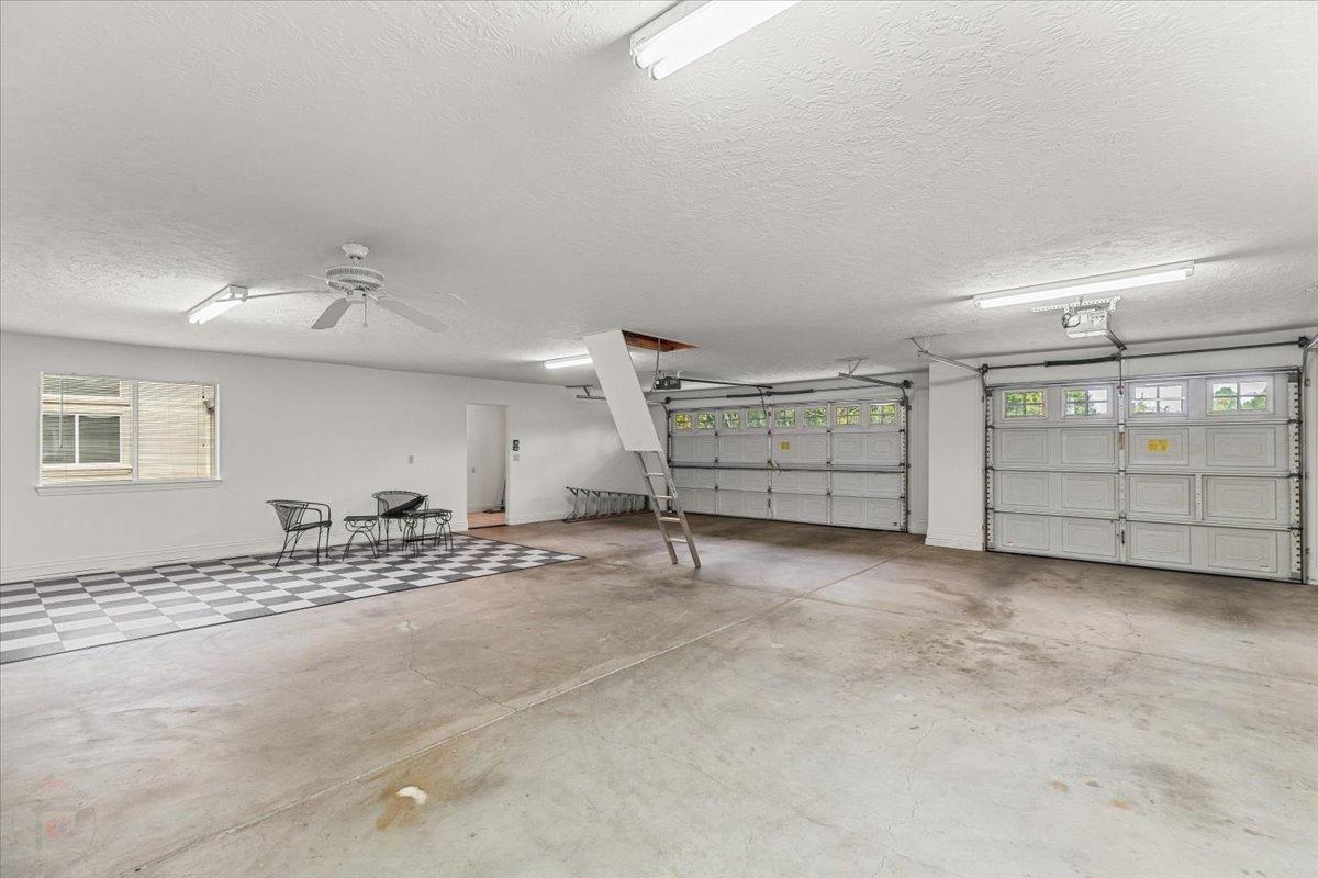 5242 E Hildreth Lane