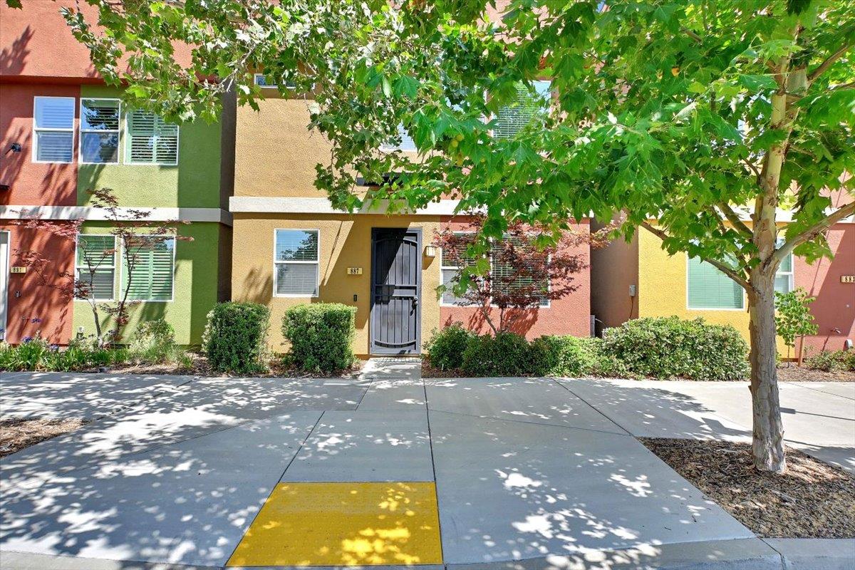 887 Graphite Lane