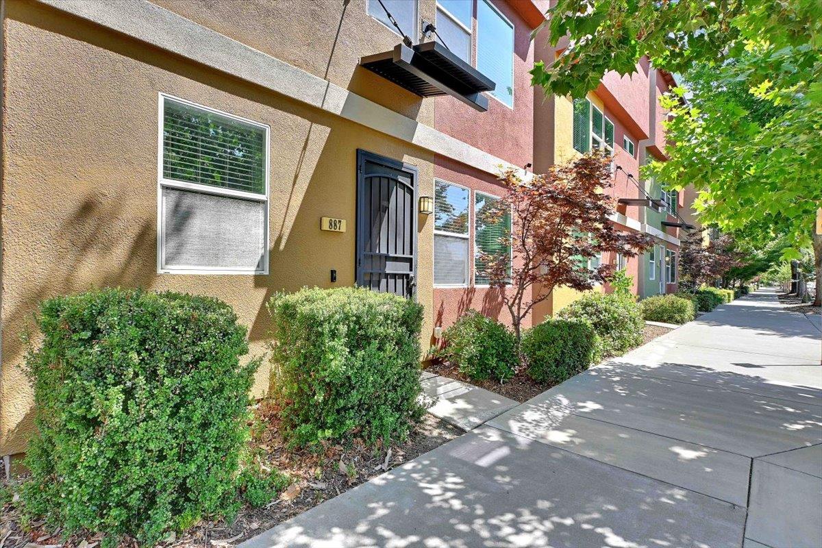 887 Graphite Lane