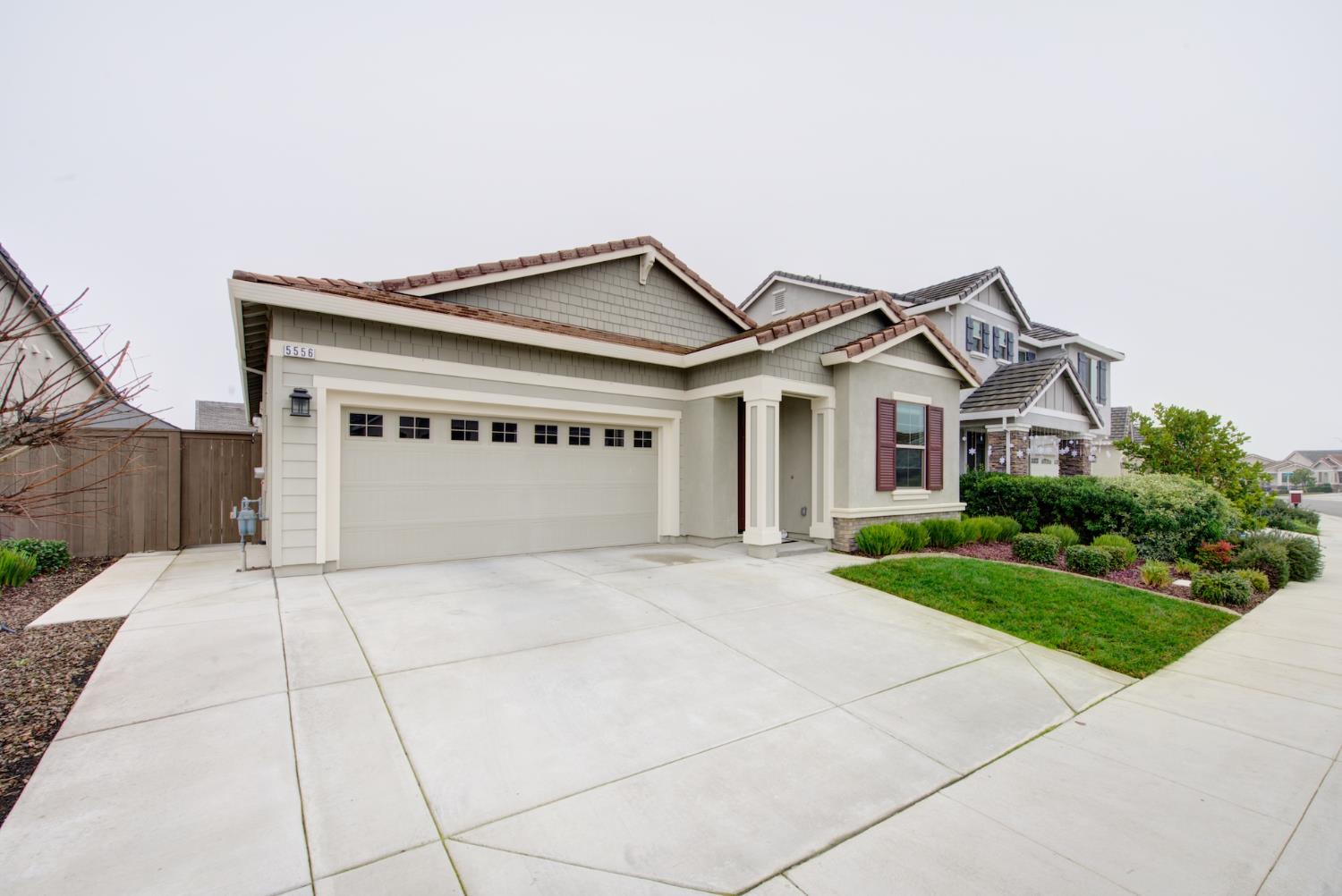 5556 Whisper Wind Way