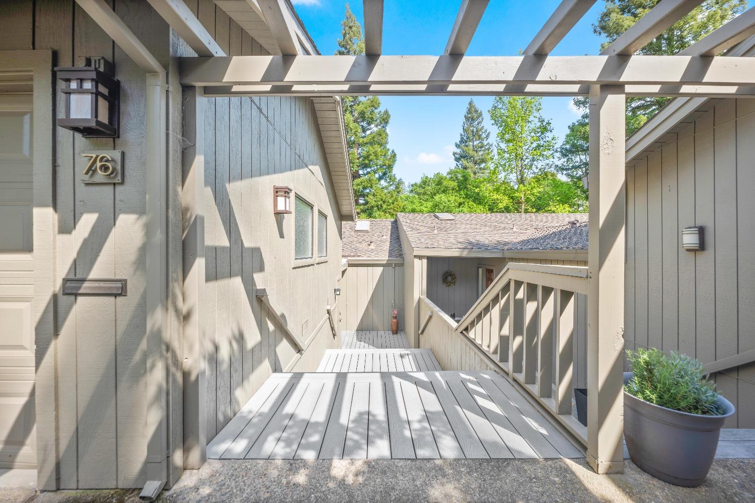 76 Riverknoll Place
