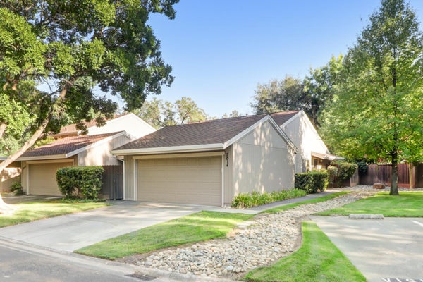 7014 LA CUESTA LN, CITRUS HEIGHTS, CA 95621 - Image 4cdc4a926ece664d0221f4c10d5e0b1e/3224760683