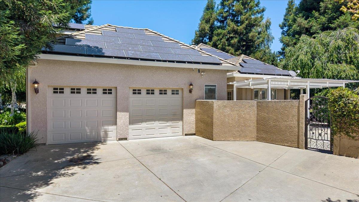 9900 Country Oak Court
